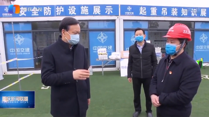 重庆市委书记陈敏尔（左）在公司白居寺长江大桥项目检查调研.jpg